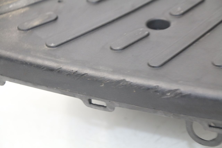 photo de ESTRIBO PEUGEOT KISBEE 2T 50 (2010 - 2017) - Pontos de fixação