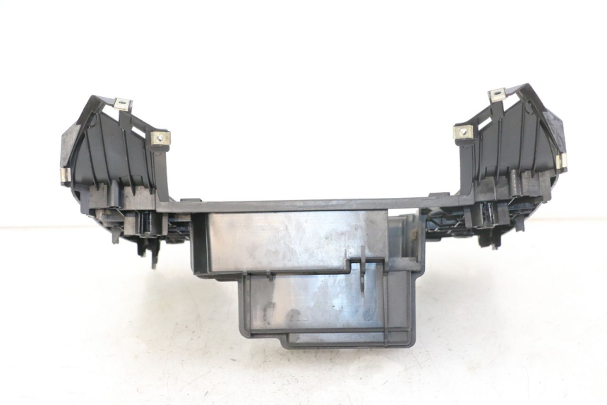 photo de ESTRIBO PEUGEOT BELVILLE 125 (2017 - 2021) - Pontos de fixação