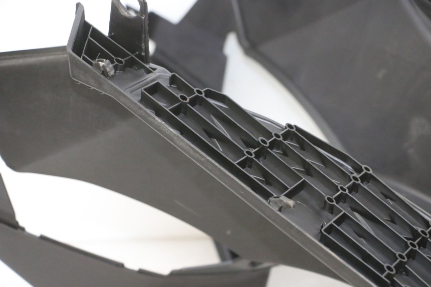 photo de ESTRIBO PEUGEOT SPEEDFIGHT 4 4T EFI 50 (2021 - 2025) - Pontos de fixação