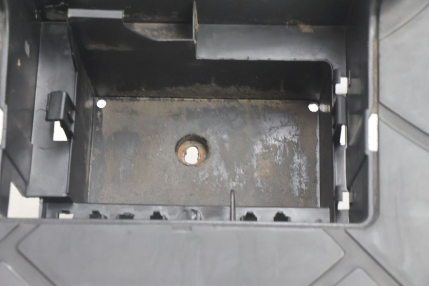 photo de APOIO PARA OS PÉS KYMCO SUPER 8 2T 50 (2007 - 2013) - Detalhe da peça