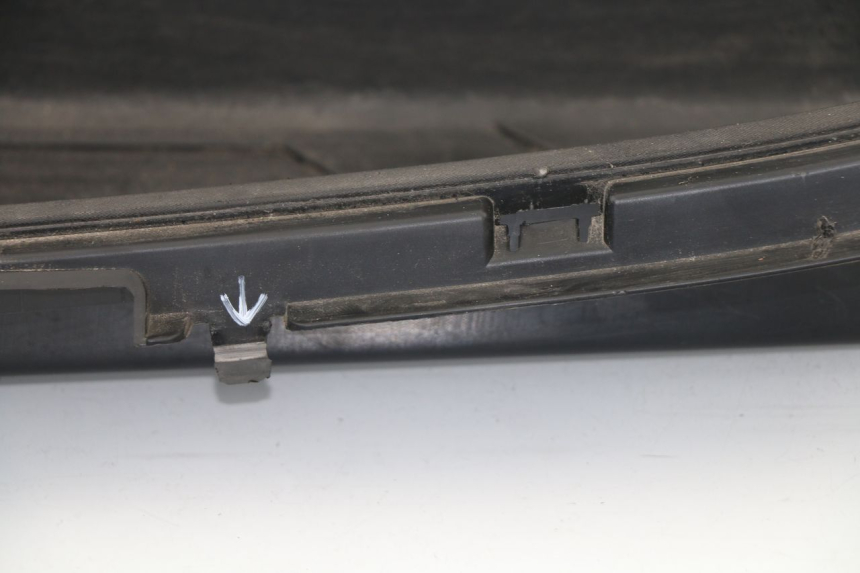 photo de ESTRIBO RENAULT TWIZY 45 (2012 - 2019) - Pontos de fixação