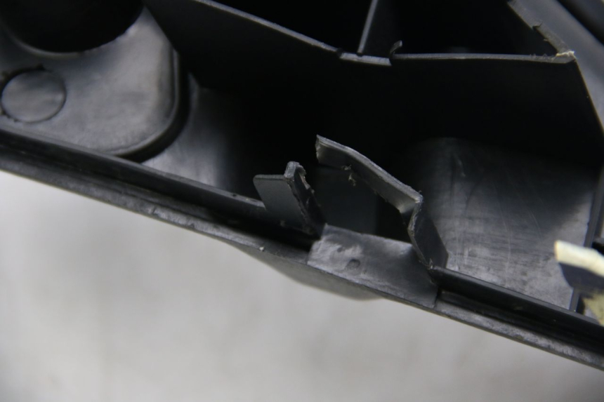 photo de ESTRIBO PEUGEOT V-CLIC VCLIC 50 (2007 - 2013) - Peça verificada