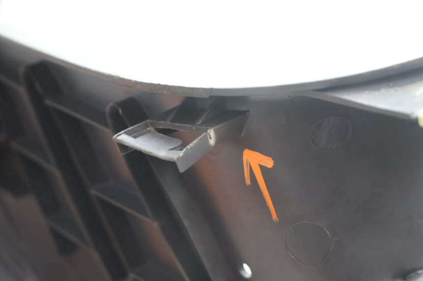 photo de ESTRIBO PEUGEOT VIVACITY 100 (1999 - 2008) - Pontos de fixação