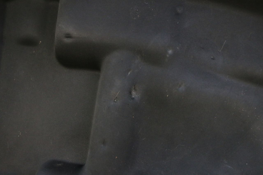 photo de ALFOMBRA DO BAÚ PEUGEOT SATELIS 125 (2013 - 2018) - Detalhe da peça