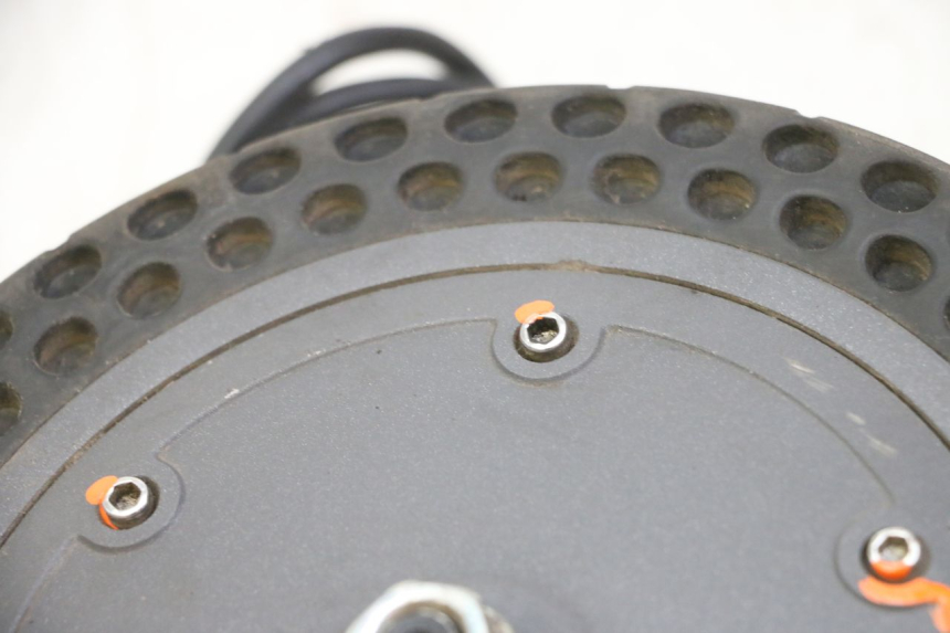 photo de MOTOR URBANGLIDE 100XS 1 - Pontos de fixação