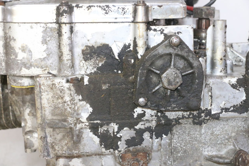 photo de MOTOR HYOSUNG GV AQUILA 125 (2000 - 2009) - Outro ângulo de visão