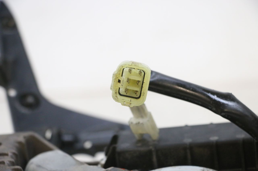 photo de MOTOR DE BOLHA YAMAHA FJR ABS 1300 (2006 - 2012) - Outro ângulo de visão