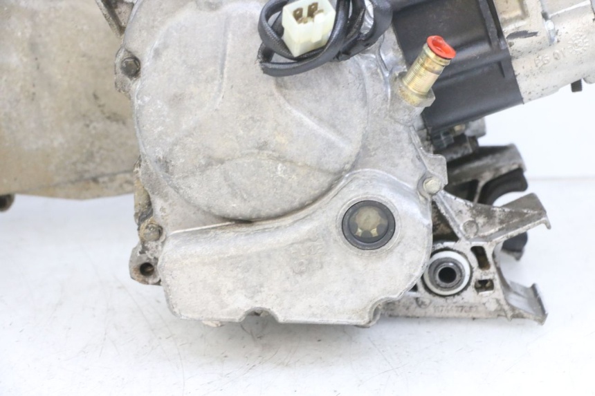 photo de MOTOR PEUGEOT ELYSEO 125 (1999 - 2004) - Detalhes característicos