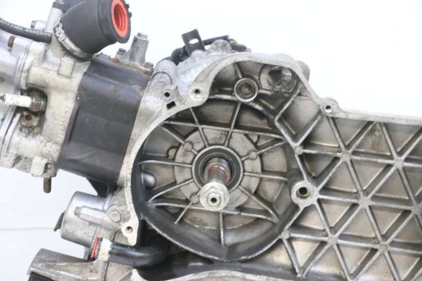 photo de MOTOR PEUGEOT ELYSEO 125 (1999 - 2004) - Ângulo alternativo