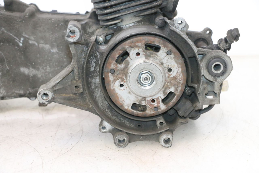 photo de MOTOR PEUGEOT ELYSTAR 50 (2002 - 2014) - Detalhes característicos