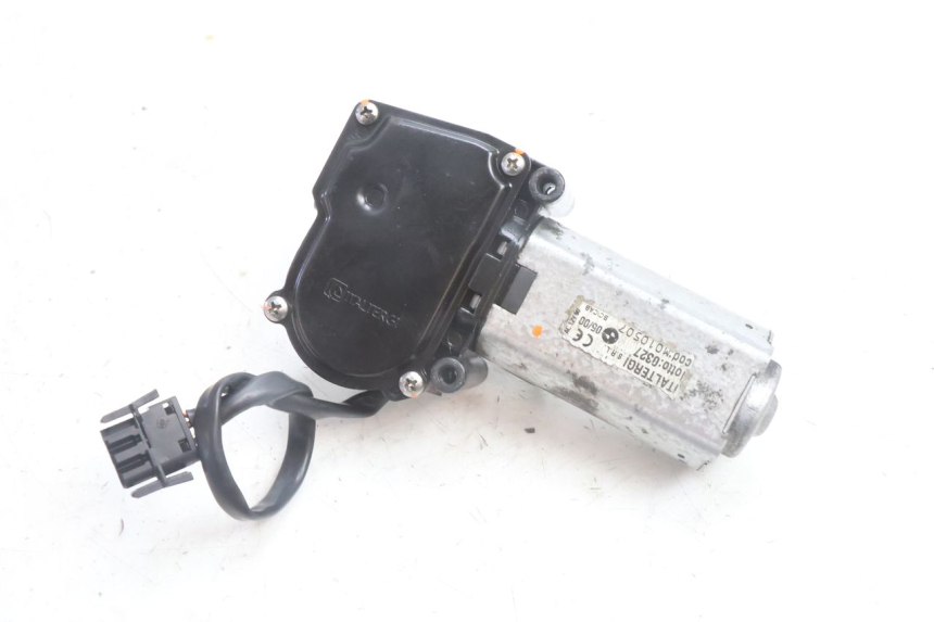 photo de MOTOR DO LIMPADOR DE PARA-BRISAS BMW C1 125 (2000 - 2003) - Ampliação técnica