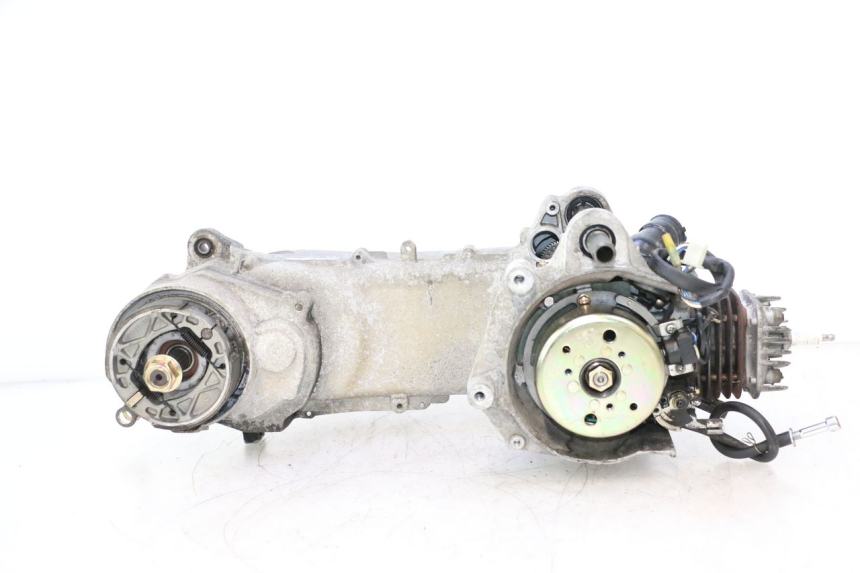photo de MOTOR KEEWAY F-ACT NAKED 50 (2009 - 2014) - Detalhes característicos
