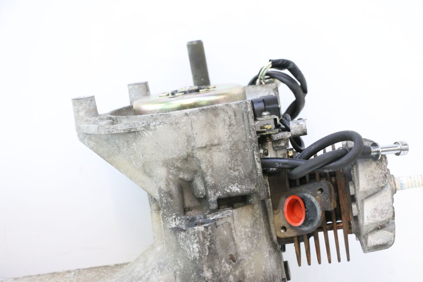 photo de MOTOR KEEWAY F-ACT NAKED 50 (2009 - 2014) - Outro ângulo de visão
