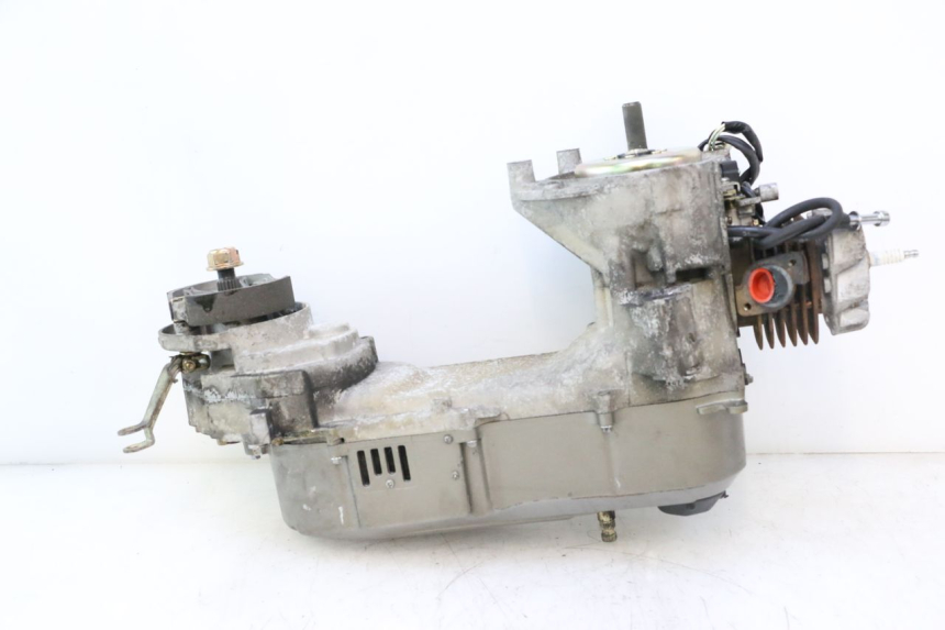 photo de MOTOR KEEWAY F-ACT NAKED 50 (2009 - 2014) - Pontos de fixação