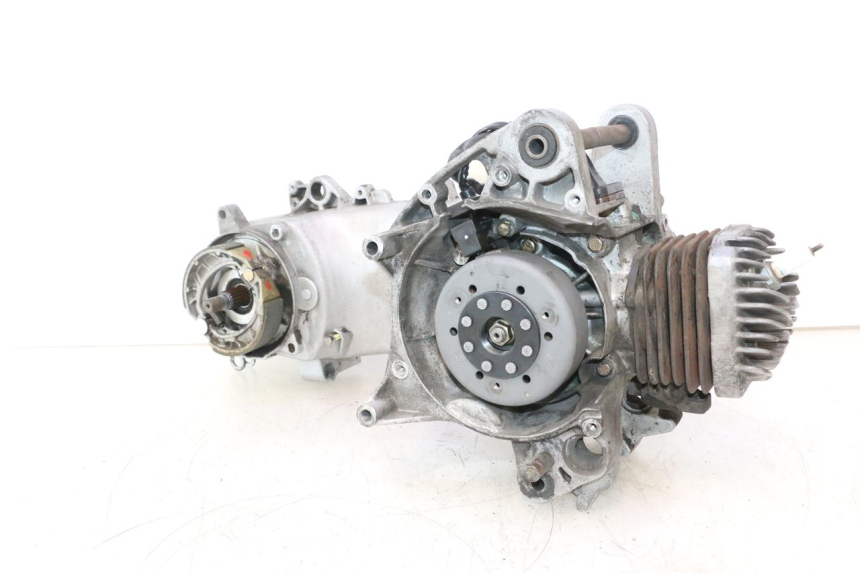 photo de MOTOR PEUGEOT KISBEE 2T 50 (2010 - 2017) - Detalhes característicos