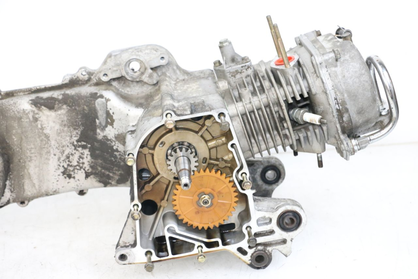 photo de MOTOR PEUGEOT KISBEE 4T 50 (2010 - 2017) - Estado da superfície