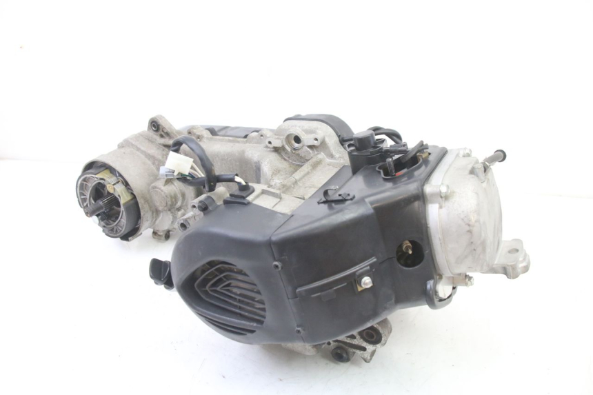 photo de MOTOR PEUGEOT KISBEE 4T 50 (2018 - 2022) - Outro ângulo de visão