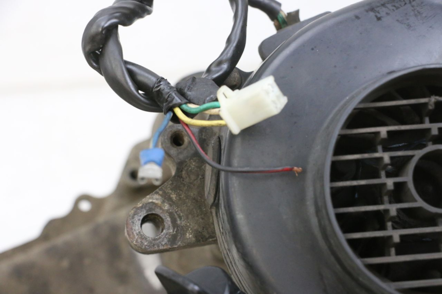 photo de MOTOR PEUGEOT KISBEE 4T 50 (2010 - 2017) - Outro ângulo de visão