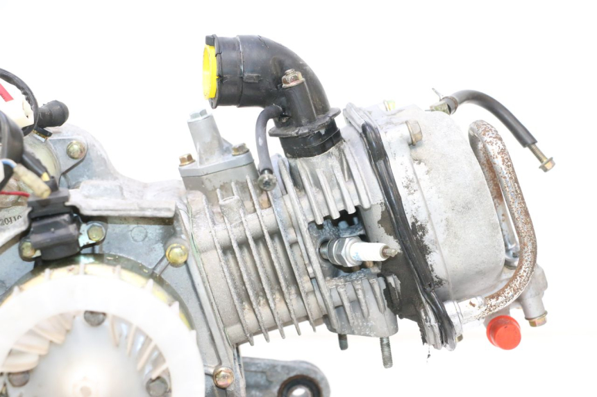 photo de MOTOR PEUGEOT KISBEE 4T 50 (2010 - 2017) - Detalhes característicos