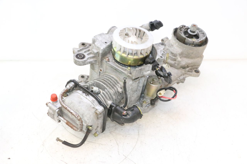 photo de MOTOR PEUGEOT KISBEE 4T 50 (2010 - 2017) - Outro ângulo de visão