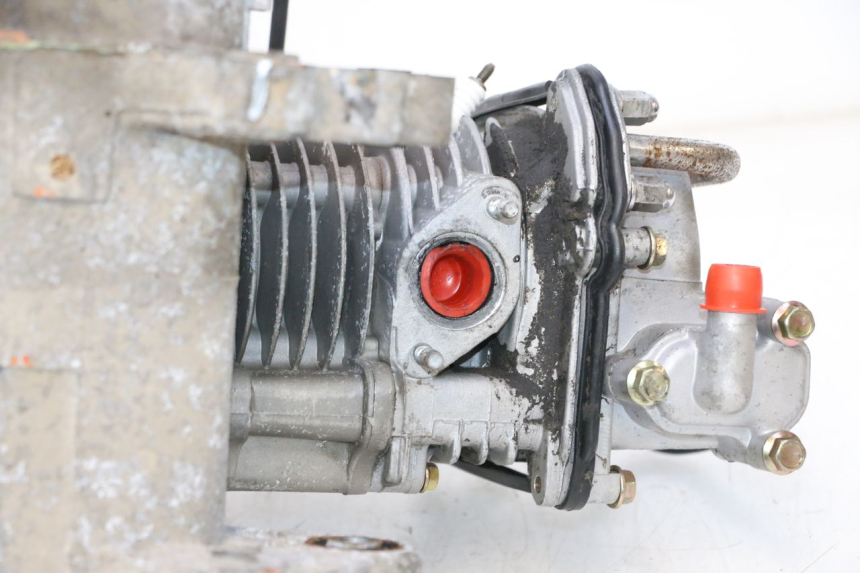 photo de MOTOR PEUGEOT KISBEE 4T 50 (2010 - 2017) - Estado da superfície
