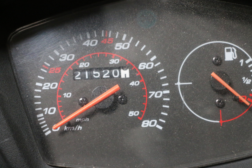 photo de MOTOR PEUGEOT KISBEE 4T 50 (2023 - 2026) - Zoom do estado de desgaste
