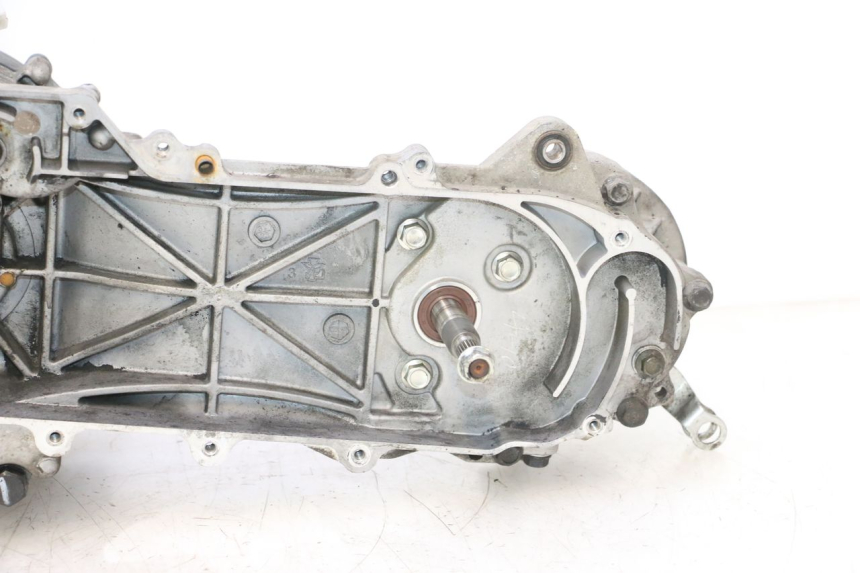 photo de MOTOR PEUGEOT KISBEE 4T 50 (2023 - 2026) - Outro ângulo de visão