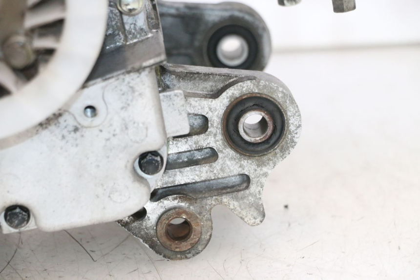 photo de MOTOR PEUGEOT KISBEE 4T 50 (2018 - 2022) - Outro ângulo de visão