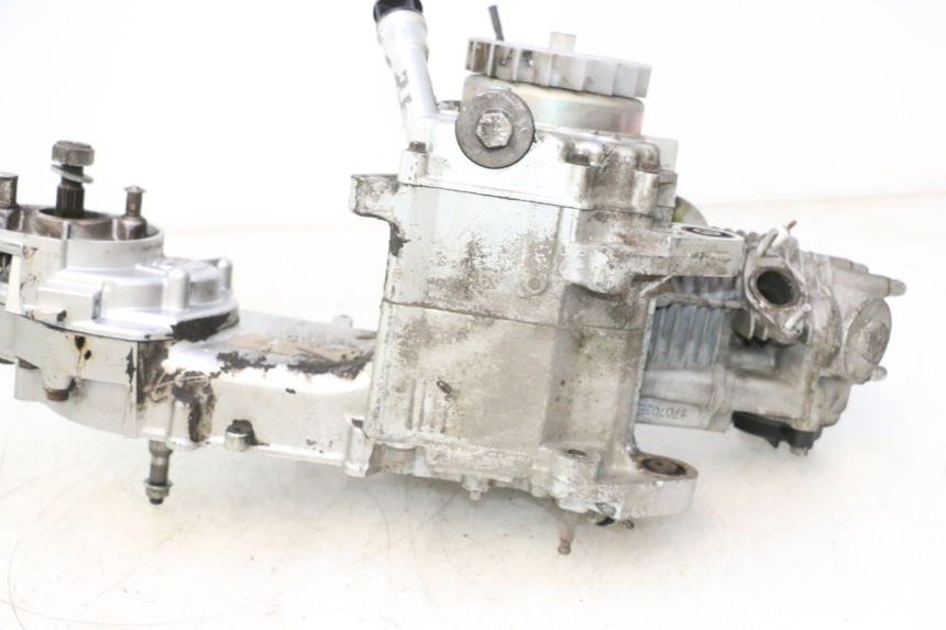 photo de MOTOR SYM MIO 50 (2005 - 2010) - Outro ângulo de visão