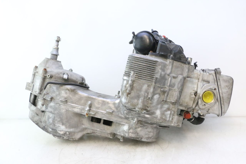 photo de MOTOR PIAGGIO MP3 HPE 530 (2022 - 2026) - Estado da superfície