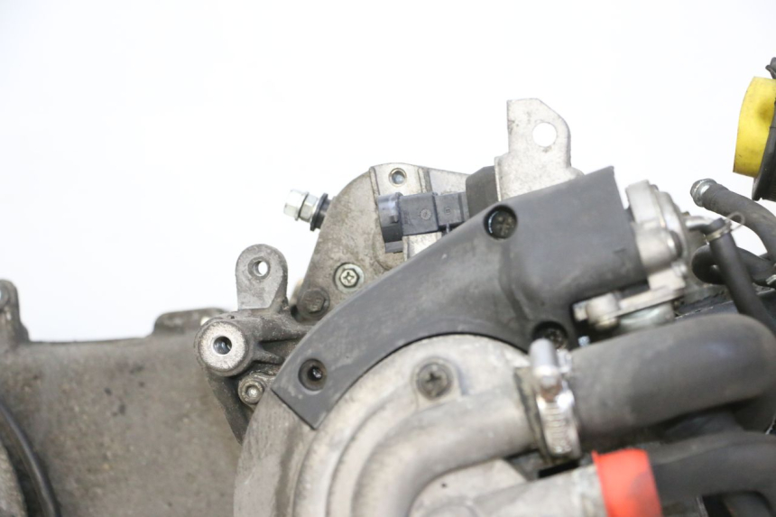 photo de MOTOR PIAGGIO MP3 125 (2006 - 2014) - Detalhes característicos