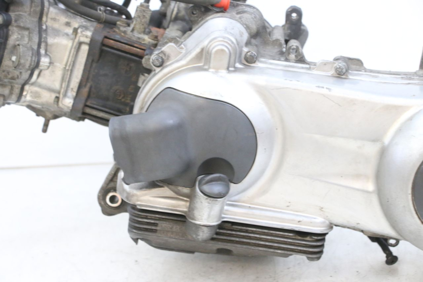 photo de MOTOR PIAGGIO MP3 125 (2006 - 2014) - Detalhes característicos