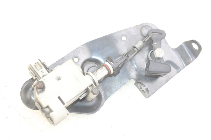 photo de MOTOR DE ABERTURA DO BAÚ GILERA GP 800 (2007 - 2013) - Vista principal