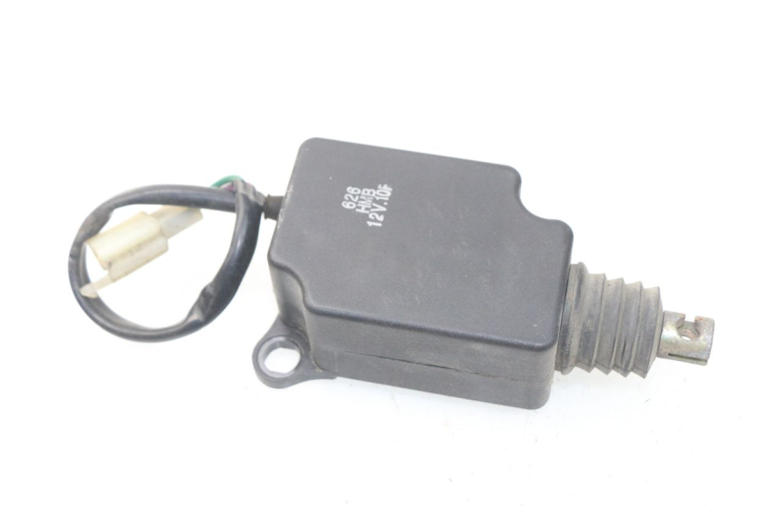 photo de MOTOR DE ABERTURA DO BAÚ SYM GTS EVO 125 (2009 - 2013) - Outro ângulo de visão