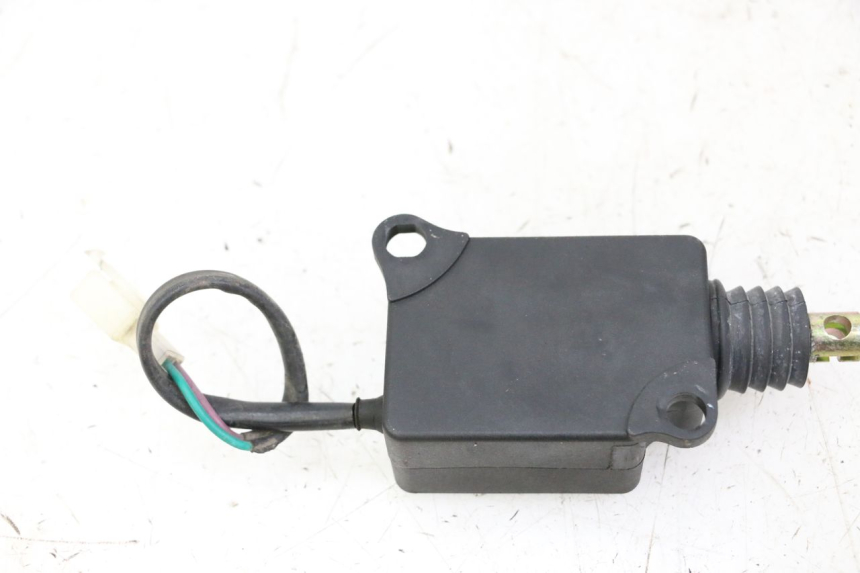 photo de MOTOR DE ABERTURA DO BAÚ SYM JOYMAX 125 (2010 - 2017) - Outro ângulo de visão