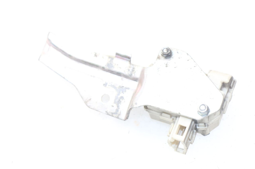 photo de MOTOR DE ABERTURA DO BAÚ PIAGGIO LIBERTY IGET 4T 50 (2015 - 2020) - Detalhe da peça