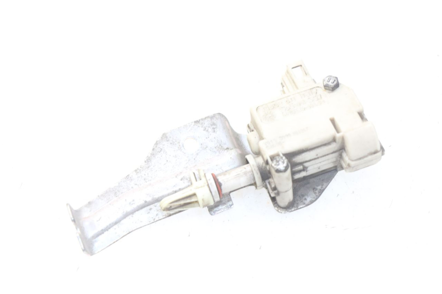 photo de MOTOR DE ABERTURA DO BAÚ PIAGGIO LIBERTY IGET 4T 50 (2015 - 2020) - Zoom do estado de desgaste