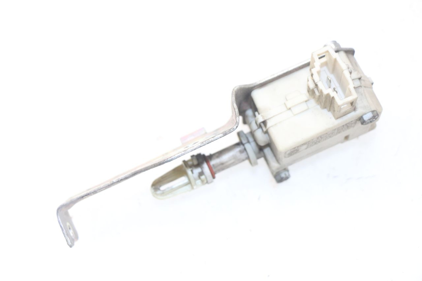 photo de MOTOR DE ABERTURA DO BAÚ PIAGGIO LIBERTY IGET 4T 50 (2015 - 2020) - Outro ângulo de visão