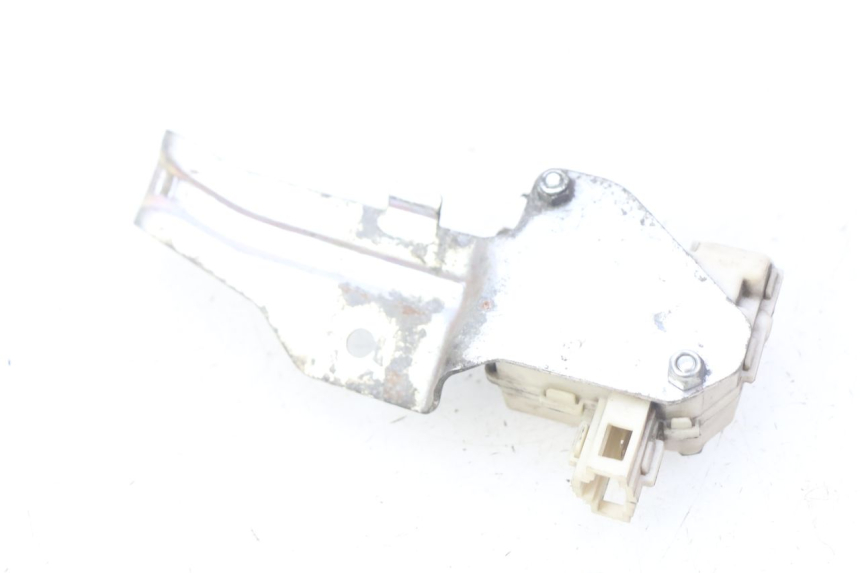 photo de MOTOR DE ABERTURA DO BAÚ PIAGGIO LIBERTY IGET 4T 50 (2015 - 2020) - Outro ângulo de visão