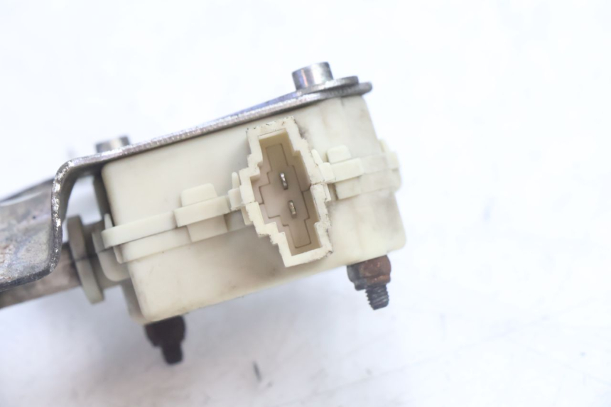 photo de MOTOR DE ABERTURA DO PORTA-MALAS PIAGGIO LIBERTY IGET 4T 50 (2021 - 2025) - Zoom do estado de desgaste