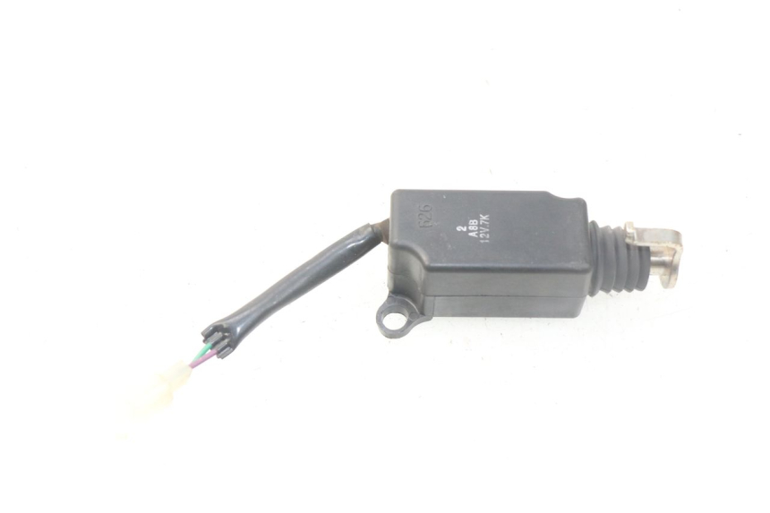 photo de MOTOR DE ABERTURA DO BAÚ SYM MIO 100 (2006 - 2017) - Outro ângulo de visão