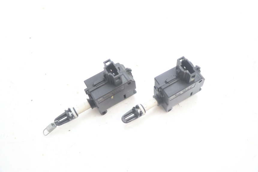 photo de MOTOR DE ABERTURA DO PORTA-MALAS PIAGGIO MP3 HPE 530 (2022 - 2026) - Detalhe da peça