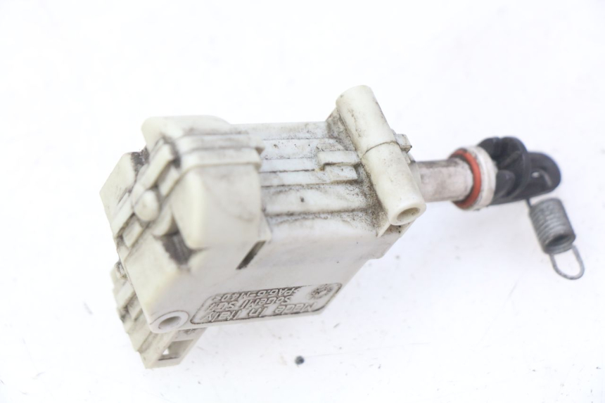 photo de MOTOR DE ABERTURA DO BAÚ PIAGGIO MP3 LT 300 (2010 - 2016) - Detalhe da peça