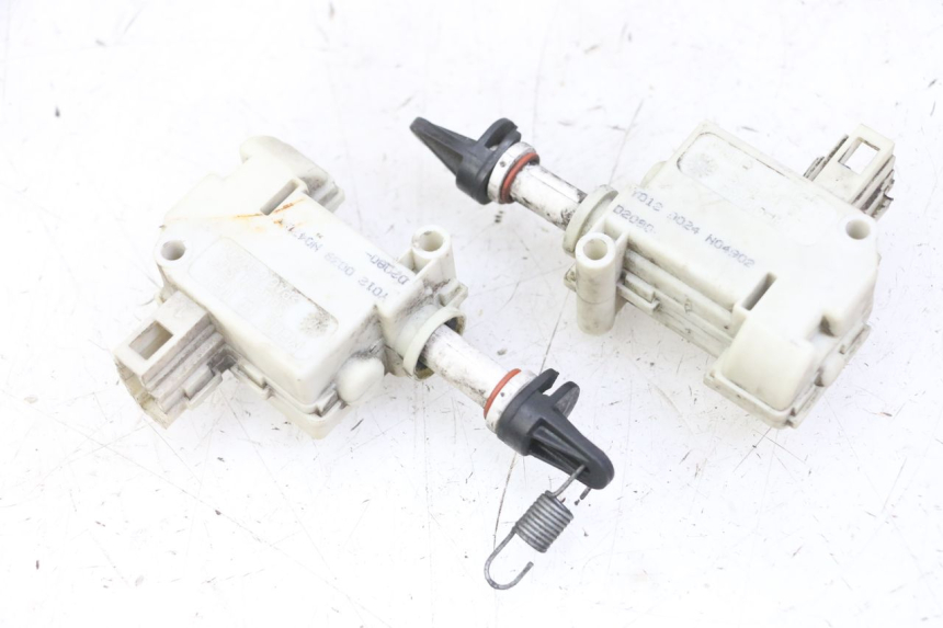 photo de MOTOR DE ABERTURA DO BAÚ PIAGGIO MP3 LT 300 (2010 - 2016) - Vista principal