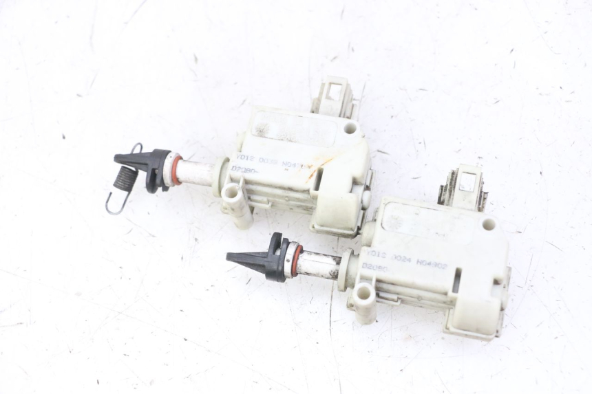 photo de MOTOR DE ABERTURA DO BAÚ PIAGGIO MP3 LT 300 (2010 - 2016) - Detalhe da peça