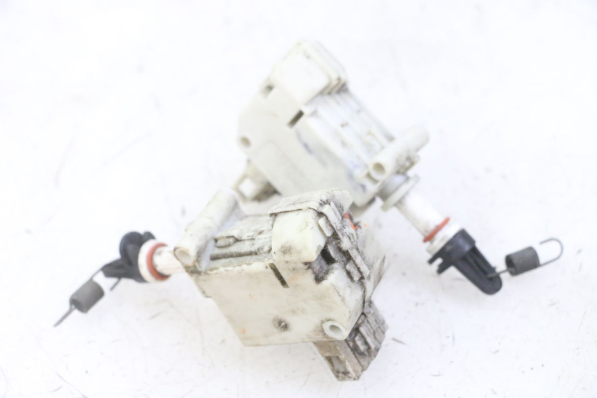photo de MOTOR DE ABERTURA DO BAÚ PIAGGIO MP3 LT 300 (2010 - 2016) - Zoom do estado de desgaste