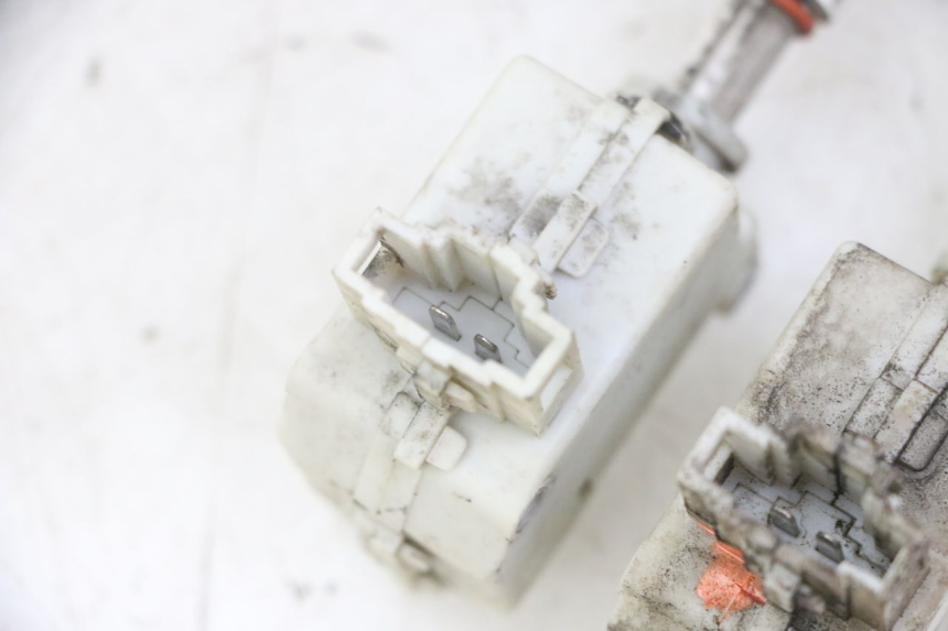 photo de MOTOR DE ABERTURA DO BAÚ PIAGGIO MP3 LT 300 (2010 - 2016) - Outro ângulo de visão