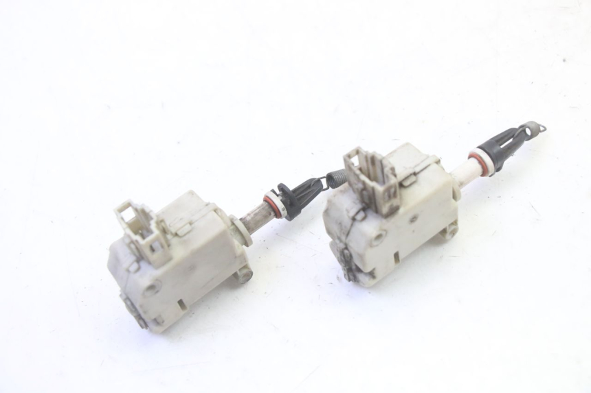 photo de MOTOR DE ABERTURA DO BAÚ PIAGGIO MP3 LT 300 (2010 - 2016) - Detalhe da peça