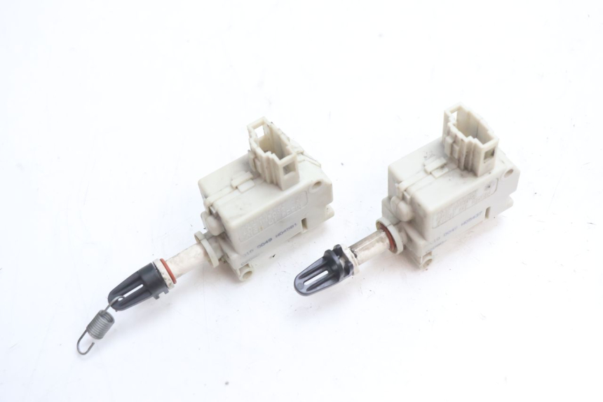 photo de MOTOR DE ABERTURA DO BAÚ PIAGGIO MP3 LT 300 (2010 - 2016) - Detalhe da peça