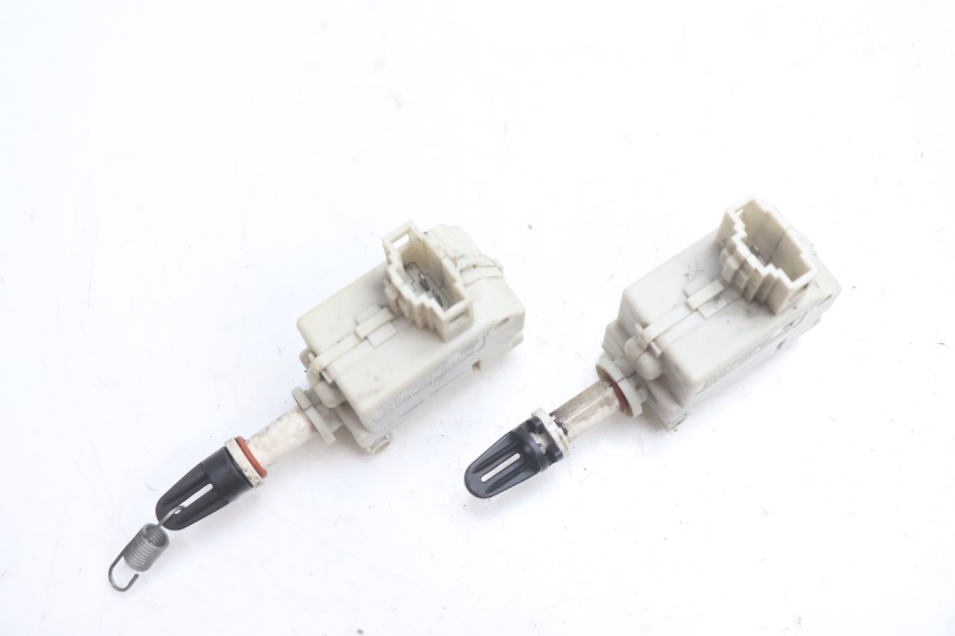 photo de MOTOR DE ABERTURA DO BAÚ PIAGGIO MP3 LT 300 (2010 - 2016) - Zoom do estado de desgaste